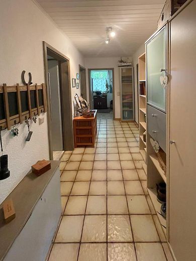 XL-gospodarstwo rolne nad jeziorem Vörder See! Działka 14.013 m² – miejsce dla zwierząt i na hobby – Flur zu den Zimmer