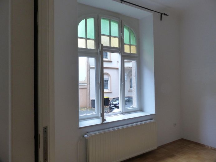स्मारक-संरक्षित भवन में उज्ज्वल अपार्टमेंट – Fenster, Oberlichter farbig