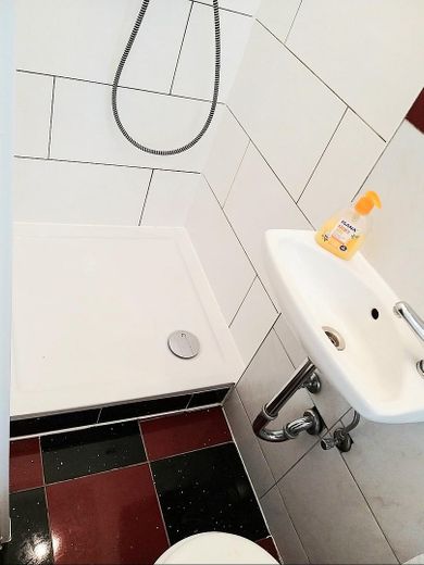 Provisionfrei, Altbaujuwel mit Charakter – frisch saniert, modern interpretiert. – Guest badezimmer