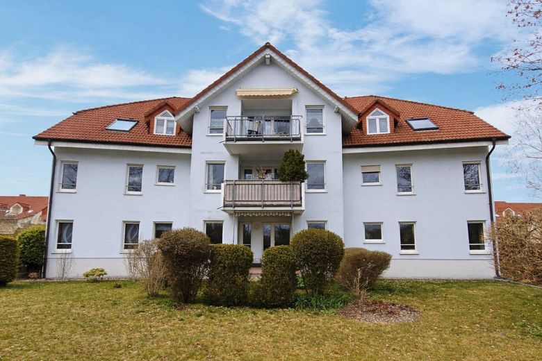Dresden / Kesselsdorf – prov.frei: 2 Zi. Whg., sep. Küche, Bad (WA+DU), Balkon und TG – Hausansicht Süden
