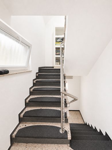 Einfamilienhaus Provisionsfrei zu verkaufen in Oberderdingen – Treppenhaus