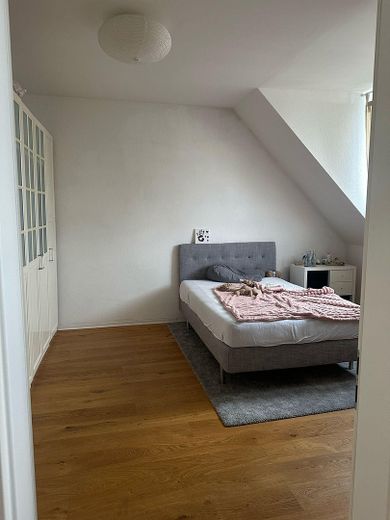 Repräsentatives Renditeobjekt im Herzen von Mönchengladbach, provisionsfrei direkt vom Eigentümer – Schlafzimmer 1 DG