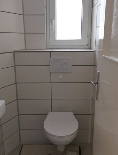 Appartamento al piano terra di 3 locali con ca. 80qm nel centro di Münsingen – Photo 2