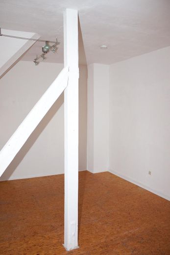 Preissenkung: Von Privat, 3 Zimmer mit 25 m² "Ausbaureserve" im DG zentrale Lage in FFM Höchst – Zimmer 3