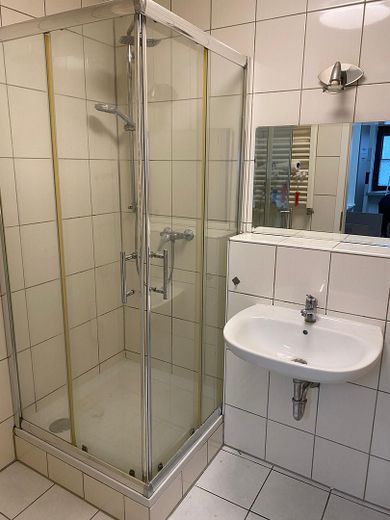 Appartement met binnenplaats en parkeerplaats – Foto 4
