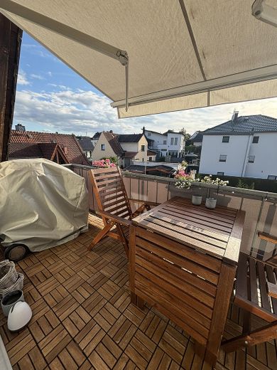 Attraktive 3-Zimmer-Dachgeschosswohnung mit Balkon in guter Lage von Elz – Balkon