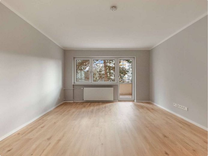 Arrivare e godersi la vita: elegante appartamento di 2 locali con balcone – Ansicht I: Wohnzimmer