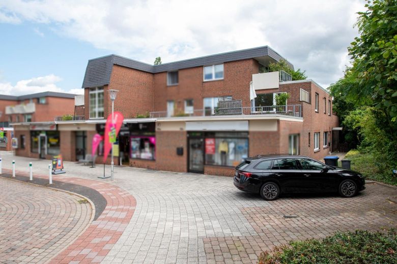 Mieszkanie 2-pokojowe z tarasem na dachu, centralnie w Adendorfie, odnowione – Außenansicht