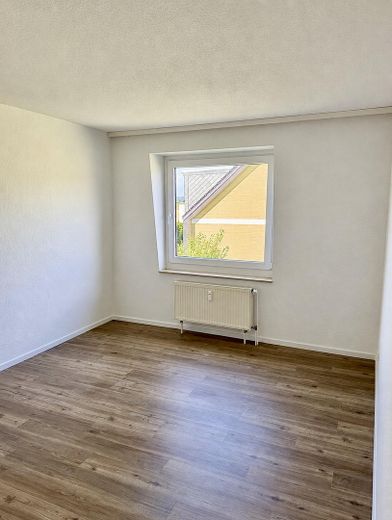 spacious 4-room apartment for rent – Zimmer 1