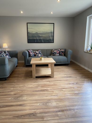 Einfamilienhaus mit großem, gepflegtem Grundstück – provisionsfrei von privat – Wohnzimmer