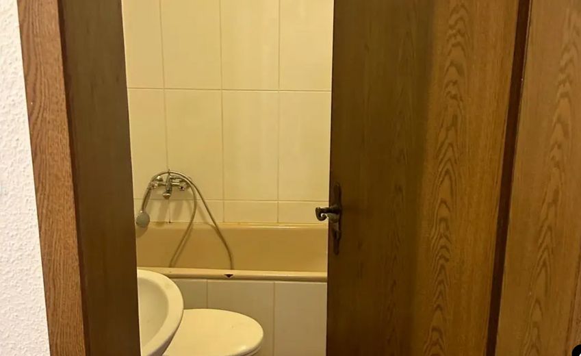 Urokliwa kawalerka z zabudową kuchenną w Trier-Pfalzel – Bad und Wanne