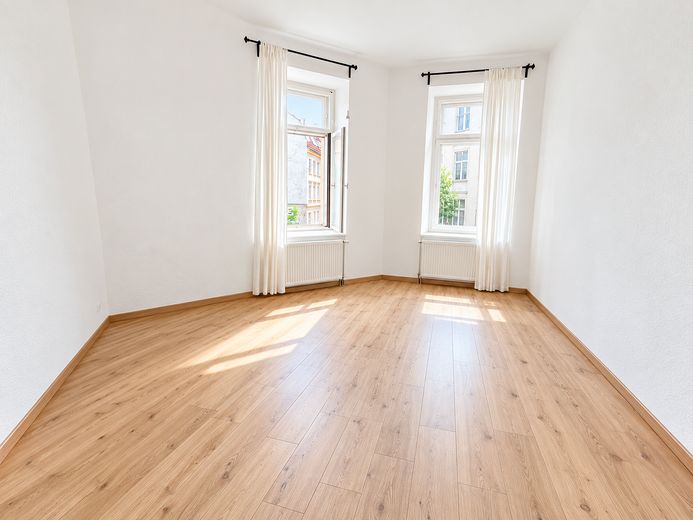 Renovierte 3-Raum-Wohnung in Leipzig – Zweinaundorfer Straße im 1.OG – Wohnzimmer