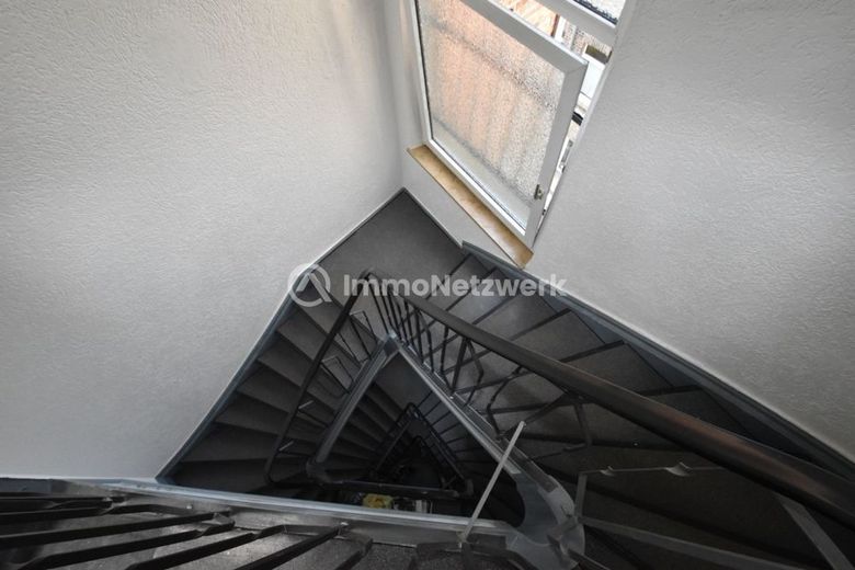 Außergewöhnliche, mietfreie, 4 Zimmer ETW im historischen denkmalgeschützten Gebäude &amp; toller Lage – Treppenhaus