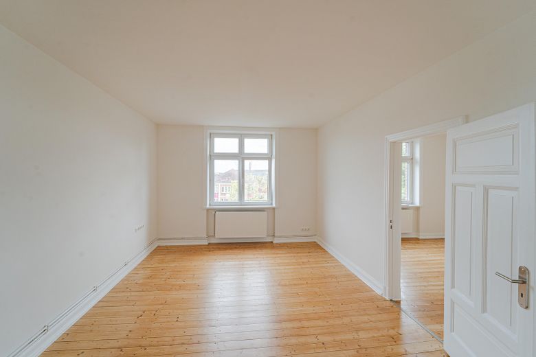 Hanseatik eski yapı klasiği: Paket halinde 3 daire • 44.605 € hedef kira • komisyonsuz – Wohnung 09 - 2. OG