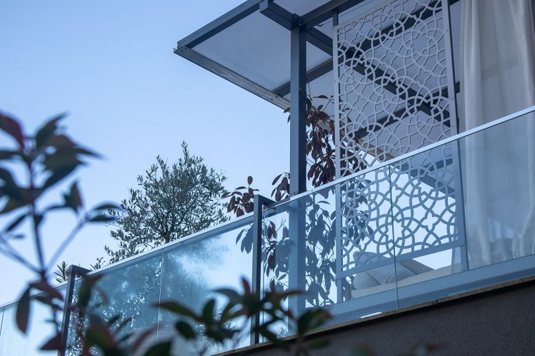 Design trifft Gemütlichkeit: Kernsaniertes Juwel mit Terrasse, High-End-Ausstattung, PV & Klima – फोटो 1