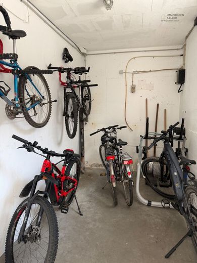 Haus im Haus- 6,5 Zimmer Wohnung in zentraler Lage – Fahrradkeller
