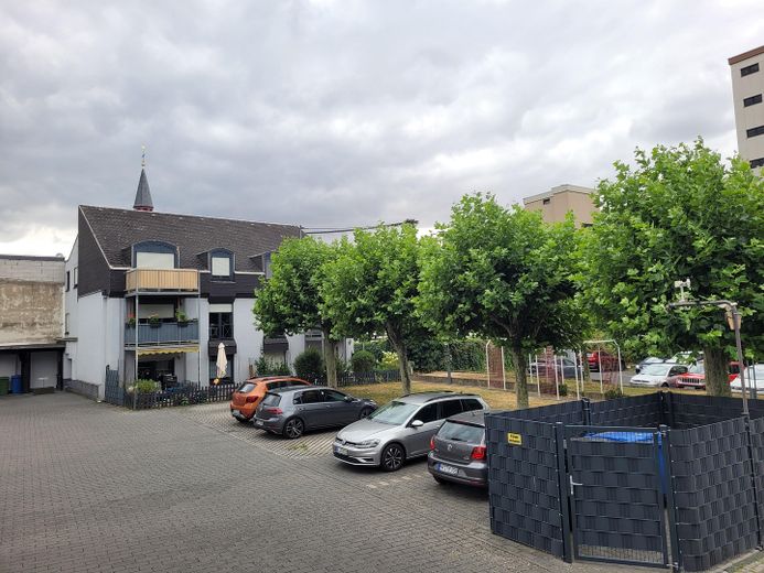 Solide Kapitalanlage mit 5,6 % Rendite inkl. Abgeschlossenheitsbescheinigung. Provisionsfrei – Haus Ansicht, Pkw Stellpläze