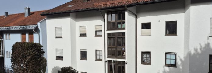 Investimento compatto a Waldkirchen – appartamento con 1 camera da letto affittato, terrazza e posto auto
