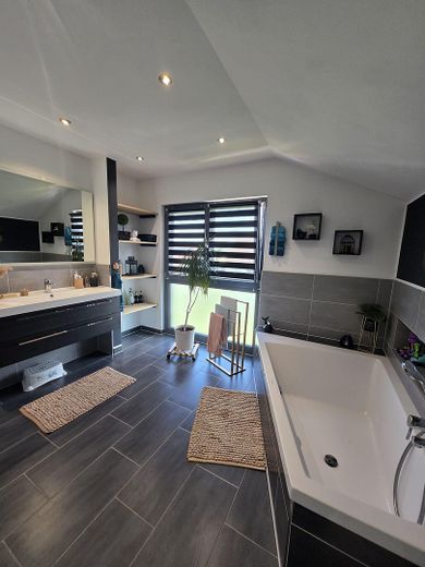 Badezimmer Dusche/Badewanne