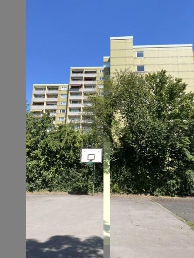 Inwestycja kapitałowa blisko centrum Brunszwiku – 3 pokoje, ok. 90 m², balkon i miejsce garażowe – Basketball Platz