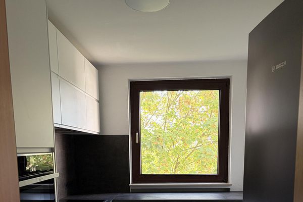PROVISIONSFREIE 2-Zimmer-Wohnung vom Eigentümer mit Stellplatz u. EBK