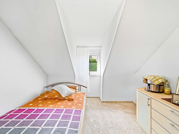 4 Zi. Wohnung, 2 Garagen + 2 Stellplätze – Kinderzimmer