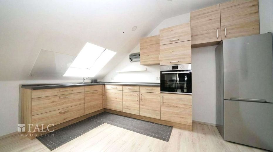Exklusives Neubau-3-Familienhaus! Effizienz trifft auf hochwertige Wohnqualität! - FALC Immobilien – Küche DG (geleert)