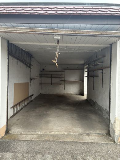 Wolnostojący dom dwurodzinny z potencjałem i dużym ogrodem, 170 m² – Garage