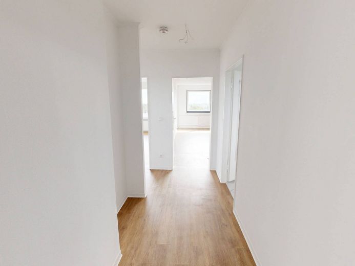 Appartement moderne de 3 pièces avec BALCON et beaucoup de lumière naturelle – Flur