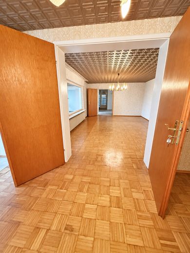 Wolnostojący bungalow dla 1 rodziny z garażem w Kleinostheim Waldstadt bez pośrednika – Wohnzimmer