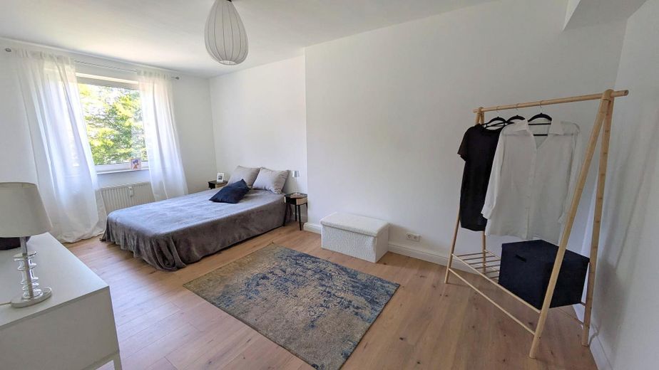 Nowoczesne 3-pokojowe mieszkanie własnościowe, pierwszy najem po remoncie, bez prowizji – Schlafzimmer