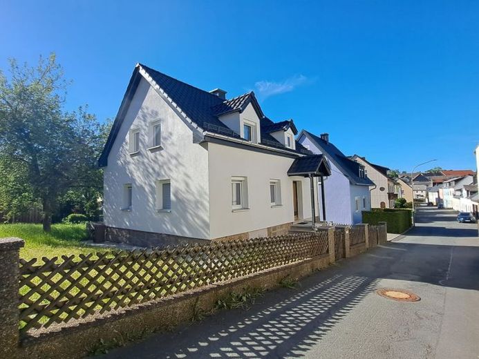 JETZT EXKLUSIV PROVISIONSFREI: Charmantes, teilsaniertes EFH in Köditz - Garage - neuer Terrasse - Garten – Foto 1