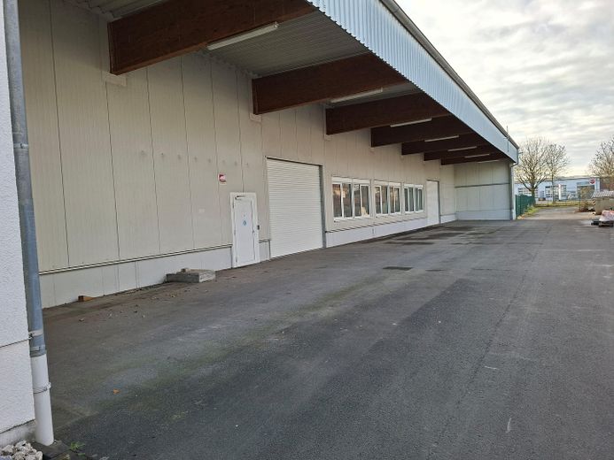 Halle mit Ausstellungs- Verkaufs- Lager- Büros und Nebenräumen, Aufteilung evtl. in 3 Teilbereiche. – Foto 27