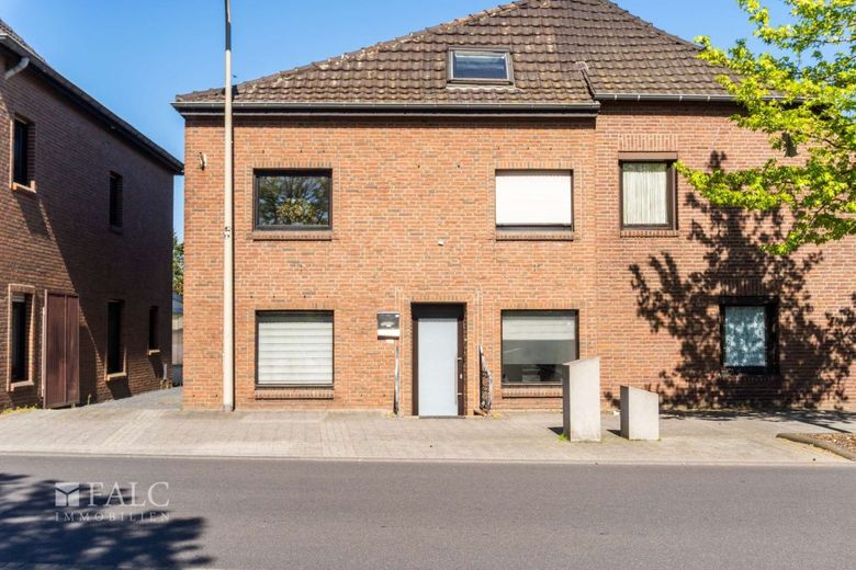 Charmantes Einfamilienhaus mit viel Potenzial in zentraler Wohnlage! – Außenansicht