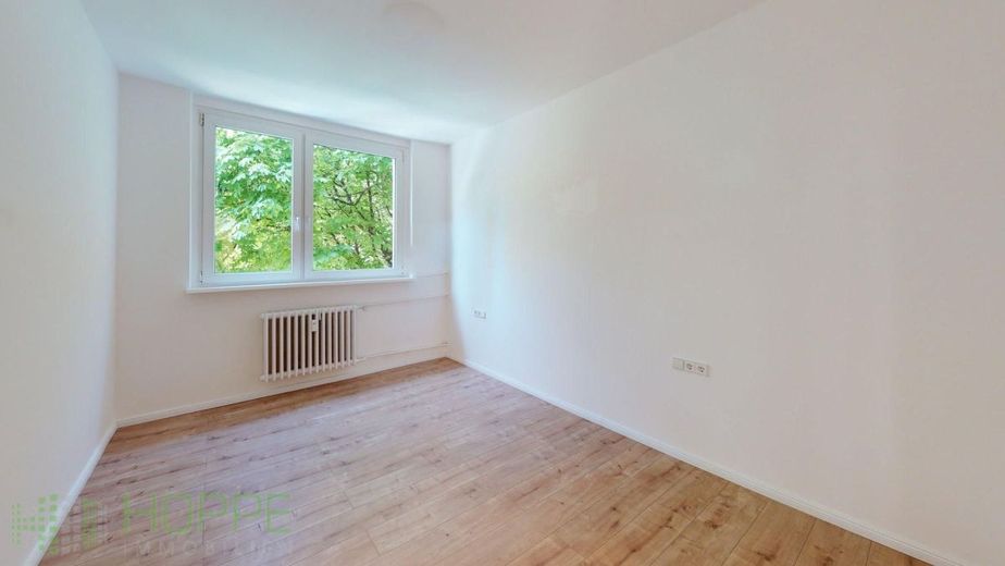 Mitte - Sofortbezug: Wohnung mit riesiger Sonnenterrasse in Gesundbrunnen (KEINE Käuferprovision) – Schlafzimmer 1 Perspektive 1