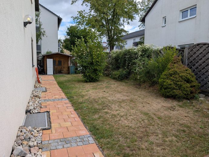 Gepflegte 6 Zimmer 152 qm DDH mit Garage und Garten in 91088 Bubenreuth – Hausweg