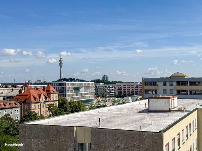 Stilvolle 3,5-Zimmer-Wohnung mit Loggia &amp; Alpenblick am Leonrodplatz über den Dächern Münchens – Ausblick Küche