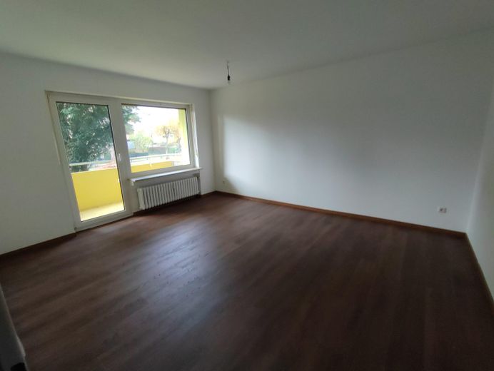 Wohnzimmer mit Balkon