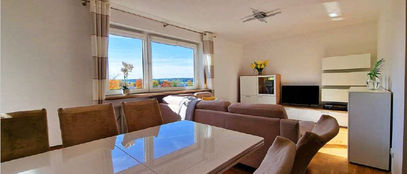 4- Zimmer Wohnung im D-Programm mit 2 Balkonen und Einzelgarage – Wohnzimmer