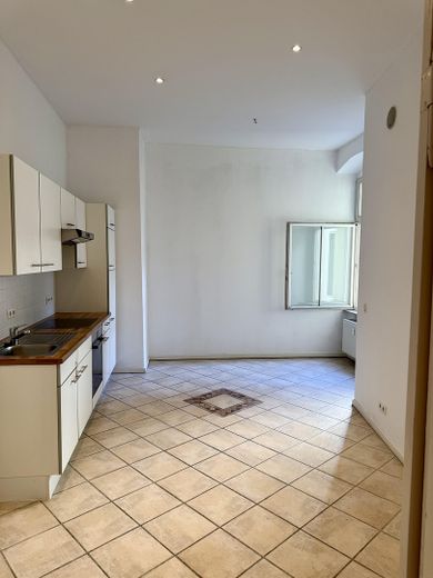 Provisionsfrei: 89m² Altbau am Helmholzplatz, Balkon, bezugsfrei – Küche