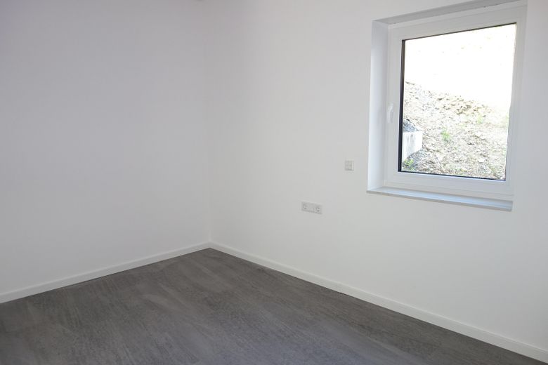 Moderne Neubau-Wohnung mit Einbauküche + großer Terrasse! – Foto 6