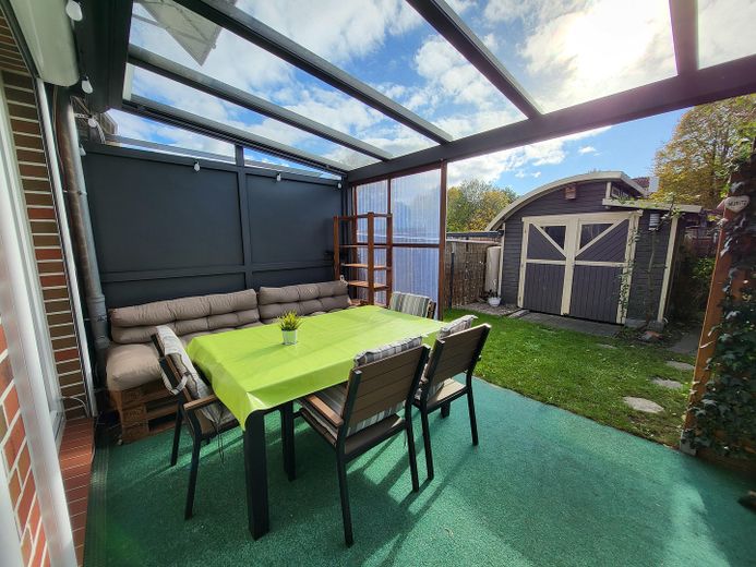 Terrasse mit Blick in Garten