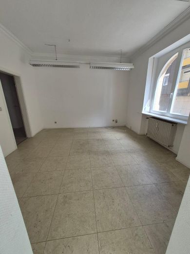 Gewerbefläche mit Fensterfront für Praxis, Atelier, Büro etc. – Foto 4