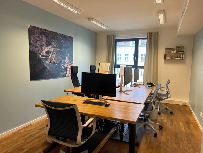 Helle, moderne Büroflächen in Berlin-Weißensee - vom Einzeltisch bis zur eigenen Etage – Büroraum 28 m²