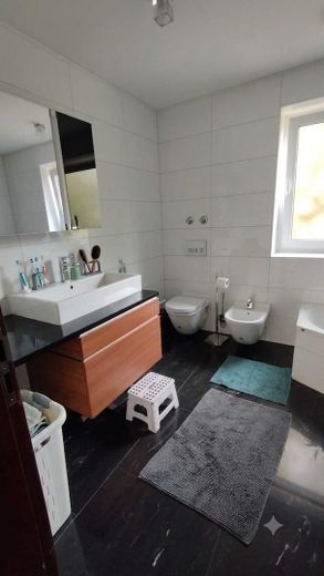 Exklusives Mehrfamilienhaus im westlichen Stadtteil von Lüdenscheid zu verkaufen – Bad mit WC und Bidet