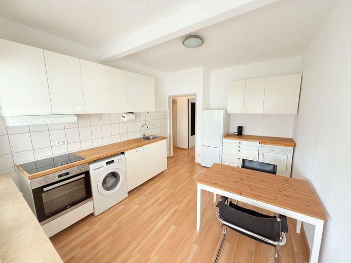 Bonn-Zentrum: 2,5-Zimmer-Wohnung mit Terrasse & Panoramablick, 1A-Lage Fußgängerzone – Küche inkl. Einbauküche