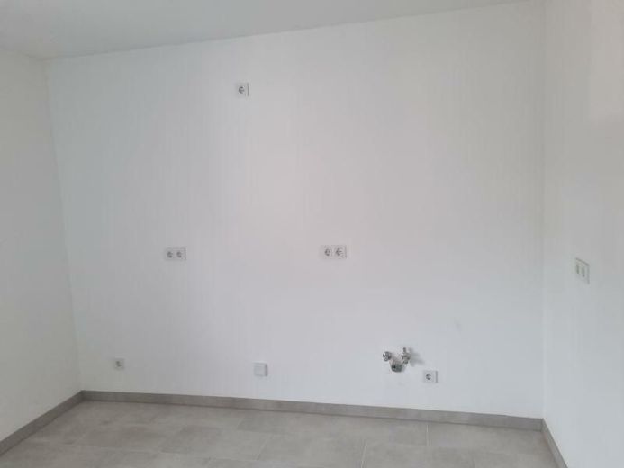 Kernsaniertes 6-Familienhaus mit Wärmepumpe, Garagen und Energieklasse A – Beispiel Wohnung Küche