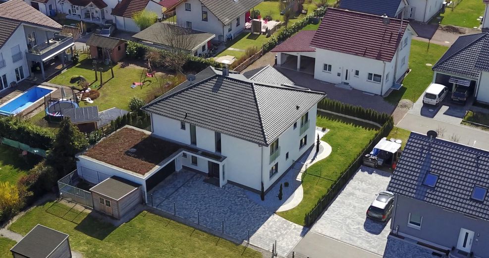 Einfamilienhaus KfW-70, Solarthermie-Anlage, Doppelgarage, ohne Keller provisionsfrei – Außenansicht 