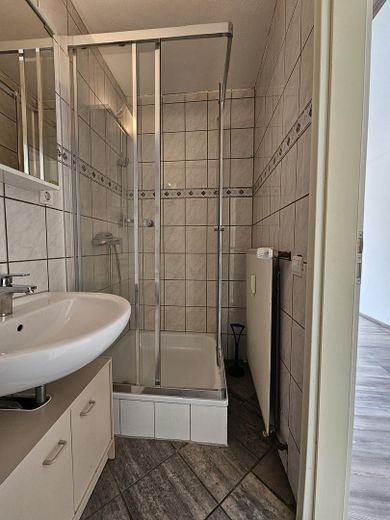 Schöne 1-Zimmer Single Wohnung Mitten in Solingen-Ohligs – Badezimmer_Dusche
