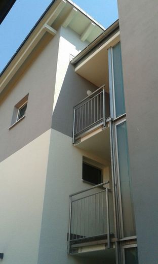 Stilvolle 3-Zimmer-Wohnung in Langenau – Eingang Nord
